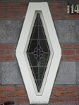 Kozijn met glas in lood bij benedenwoning.
<br/>
Gert-Jan Lobbes, 2015
